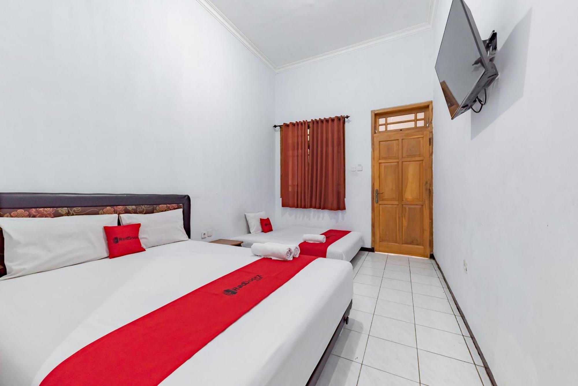 Reddoorz At Ciliwung Guest House Syariah Malang Zewnętrze zdjęcie