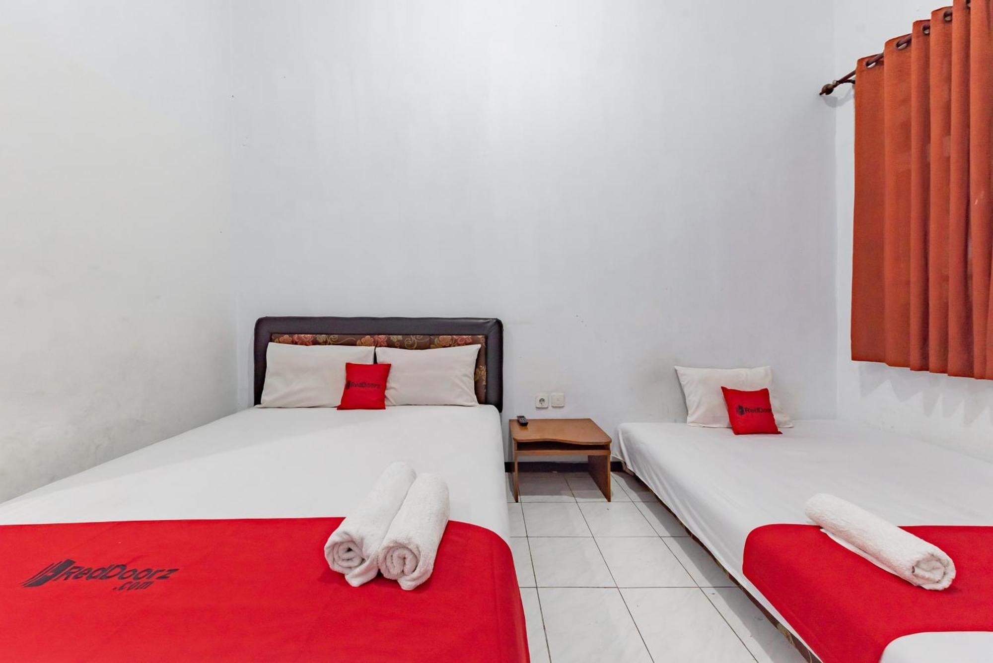 Reddoorz At Ciliwung Guest House Syariah Malang Zewnętrze zdjęcie