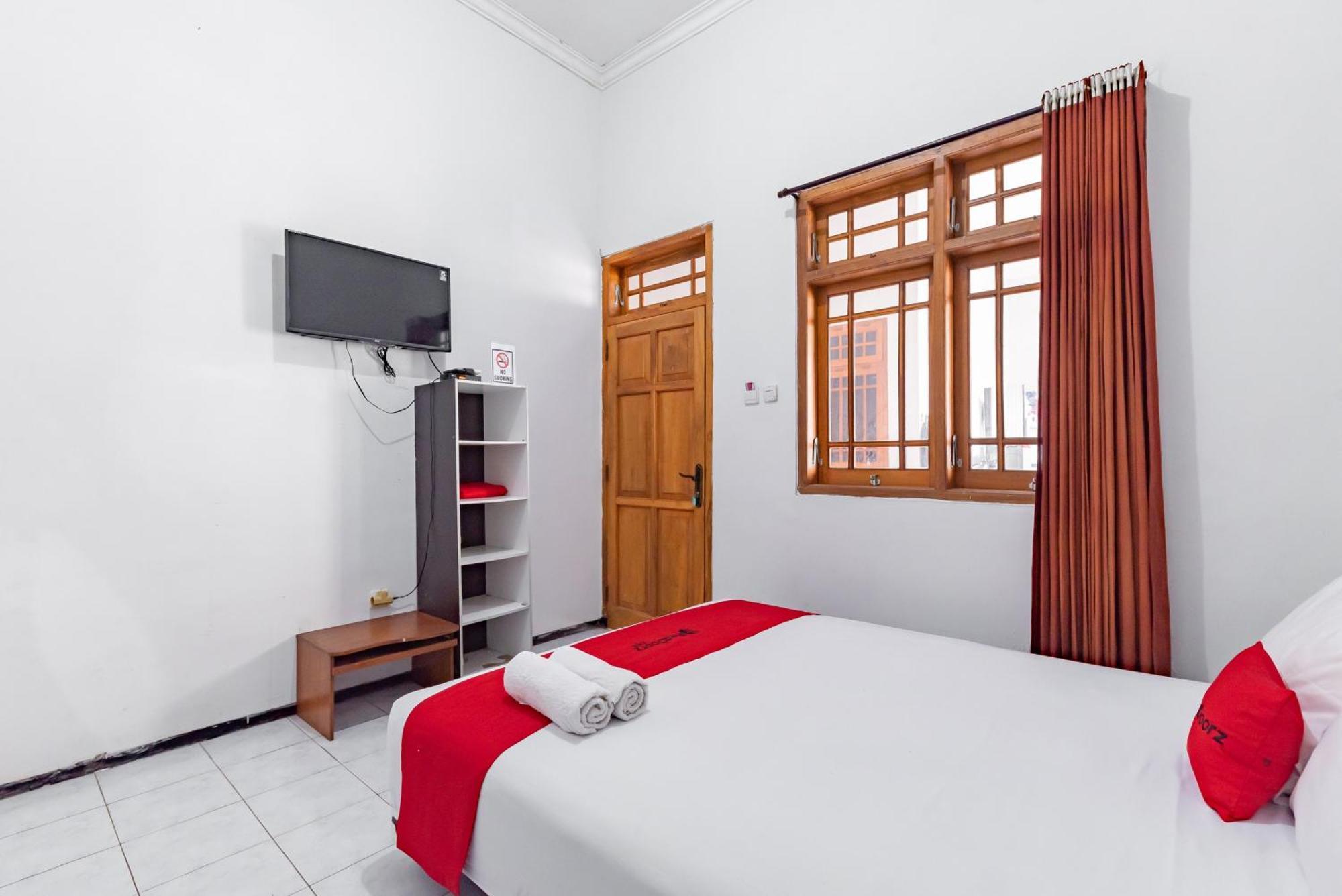 Reddoorz At Ciliwung Guest House Syariah Malang Zewnętrze zdjęcie