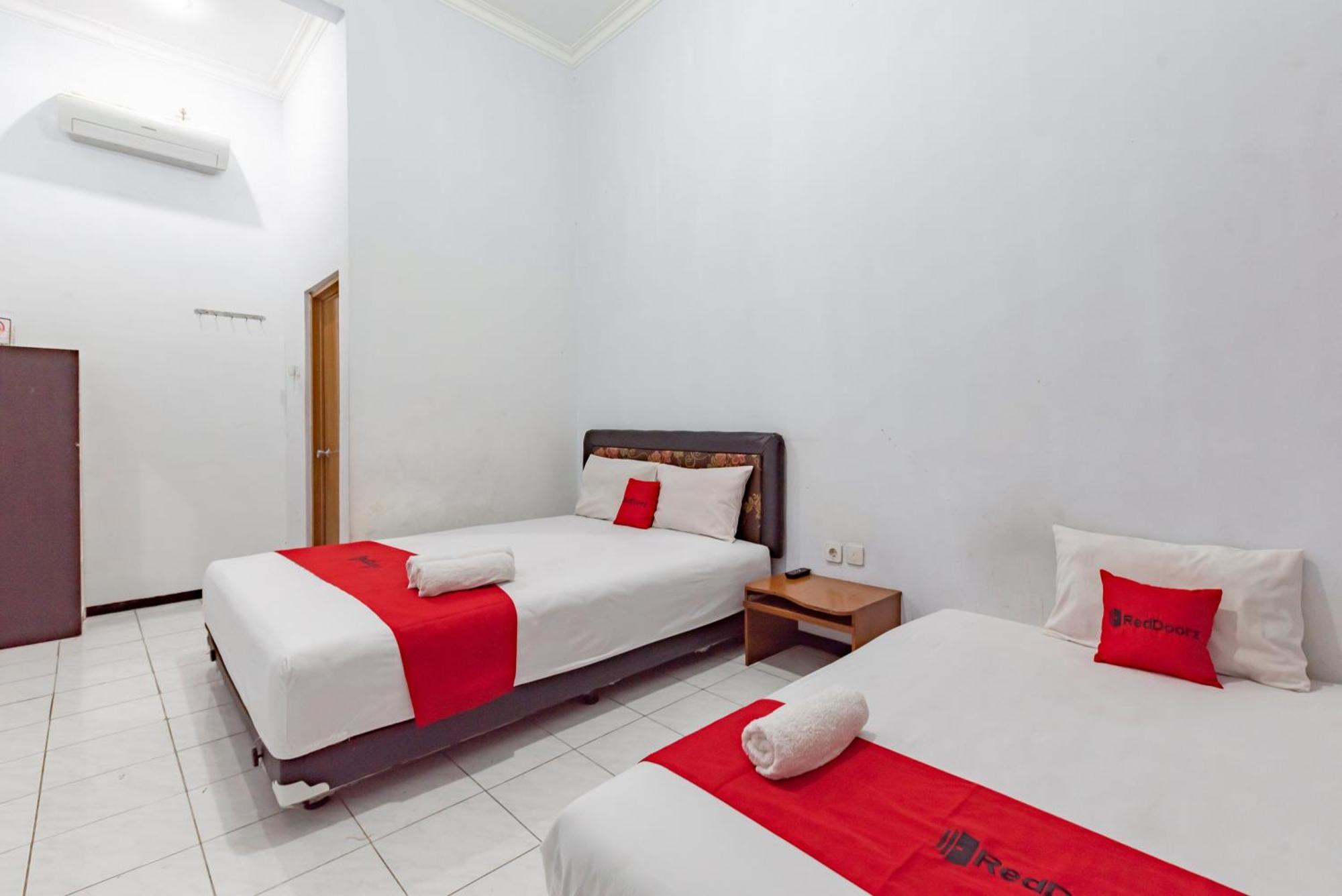Reddoorz At Ciliwung Guest House Syariah Malang Zewnętrze zdjęcie