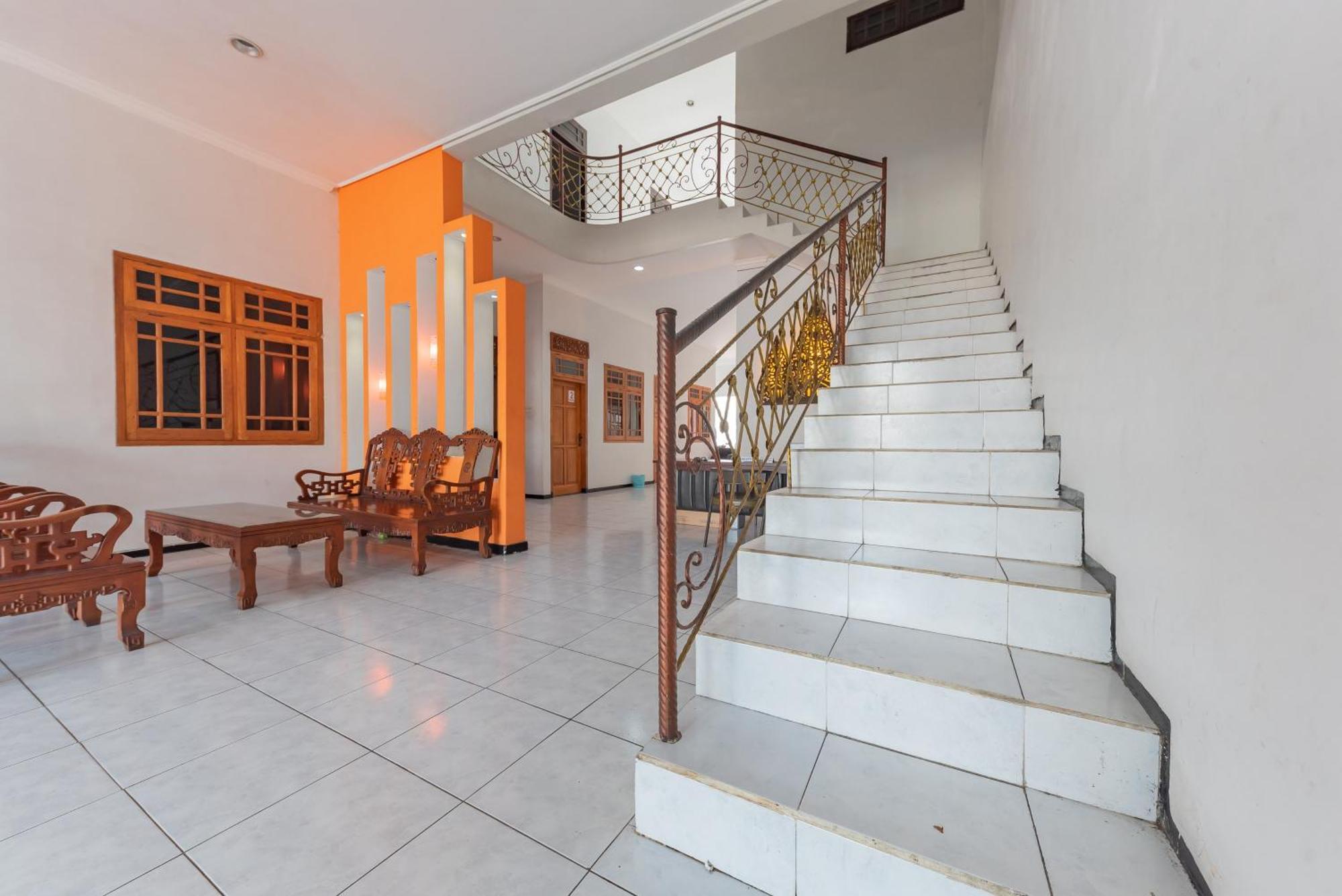 Reddoorz At Ciliwung Guest House Syariah Malang Zewnętrze zdjęcie