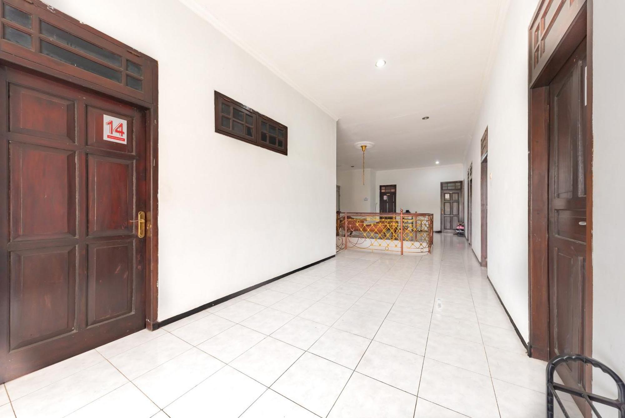 Reddoorz At Ciliwung Guest House Syariah Malang Zewnętrze zdjęcie